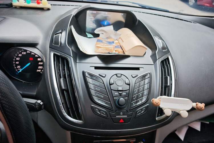 Used Ford Kuga 2015 1.5L GTDi Two-Wheel-Drive Comfort Model Audio And AC Panel