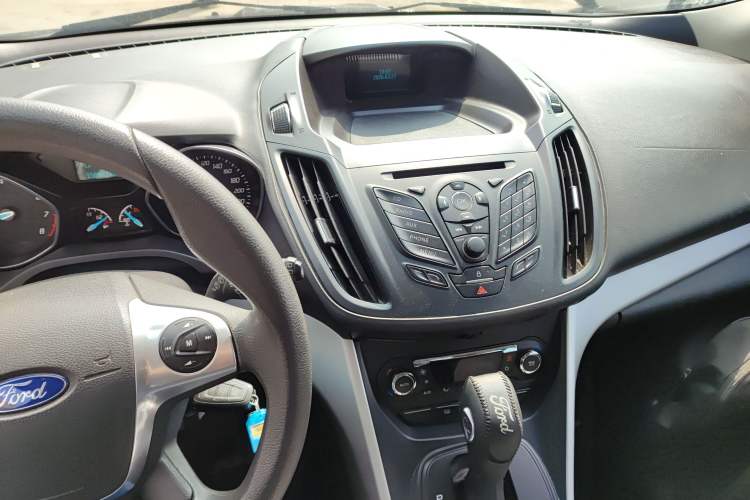 Used Ford Kuga 2015 1.5L GTDi Two-Wheel-Drive Comfort Model Audio And AC Panel