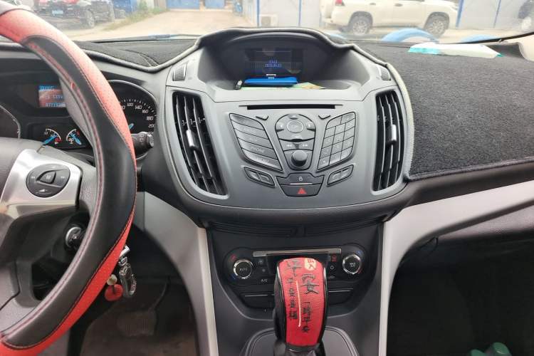 Used Ford Kuga 2015 1.5L GTDi Two-Wheel-Drive Comfort Model Audio And AC Panel