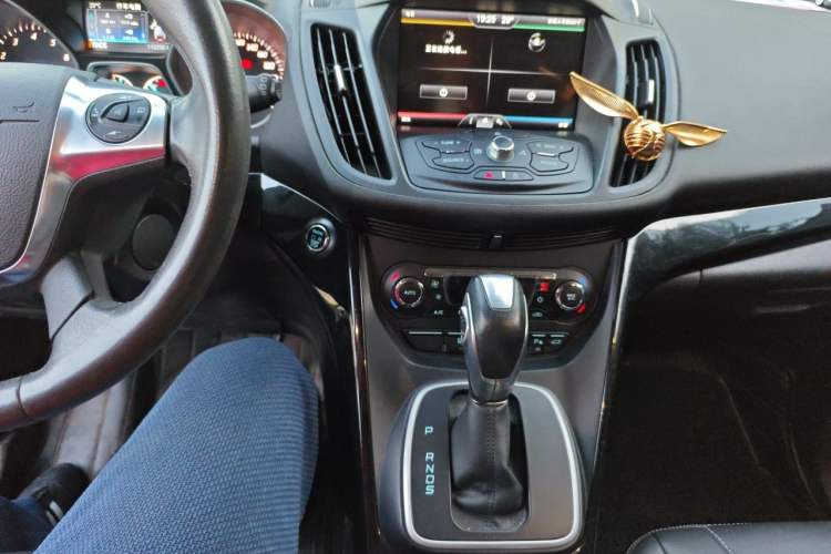 Used Ford Kuga 2015 2.0L GTDi Four-Wheel-Drive Sport Model Audio And AC Panel