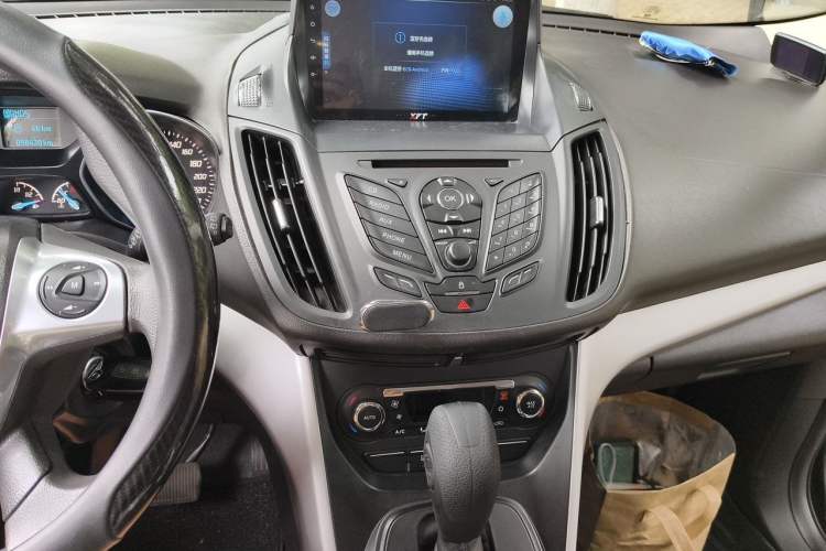 Used Ford Kuga 2015 1.5L GTDi Two-Wheel-Drive Comfort Model Audio And AC Panel
