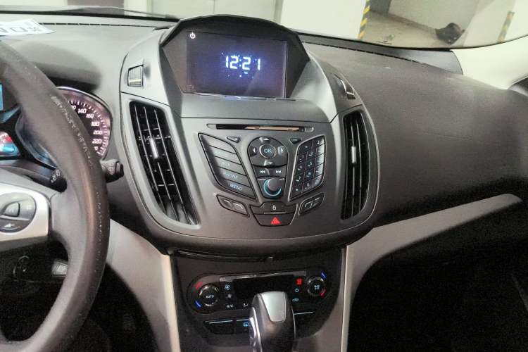 Used Ford Kuga 2015 1.5L GTDi Two-Wheel Drive Fashion Edition Audio And AC Panel