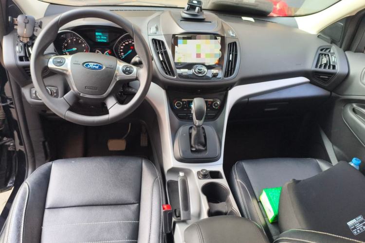 Used Ford Kuga 2015 1.5L GTDi Two-Wheel-Drive Comfort Model Center Console
