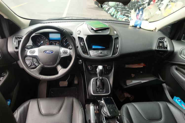 Used Ford Kuga 2015 2.0L GTDi Four-Wheel-Drive Sport Model Center Console