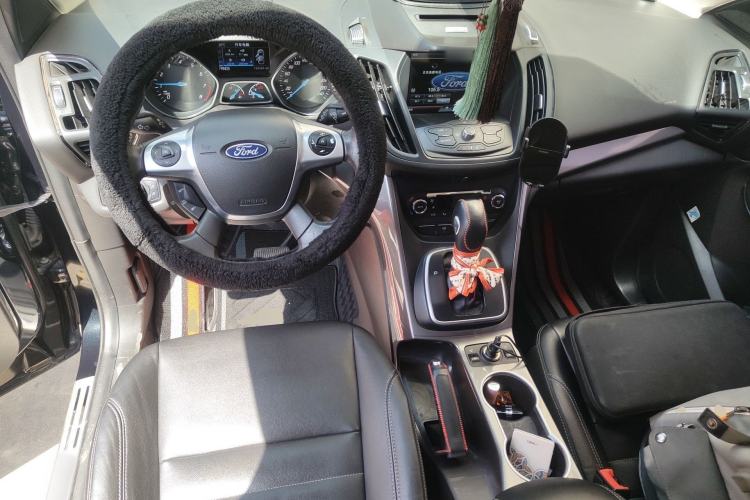 Used Ford Kuga 2015 2.0L GTDi Four-Wheel Drive Elite Model Center Console