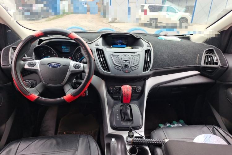 Used Ford Kuga 2015 1.5L GTDi Two-Wheel-Drive Comfort Model Center Console