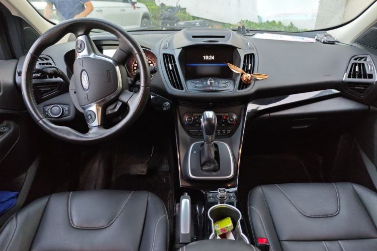 Used Ford Kuga 2015 2.0L GTDi Four-Wheel-Drive Sport Model Center Console