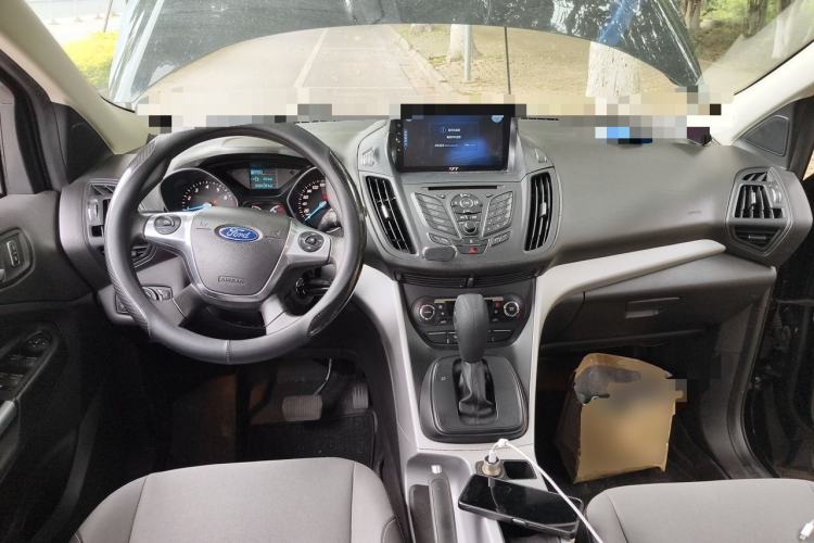 Used Ford Kuga 2015 1.5L GTDi Two-Wheel-Drive Comfort Model Center Console