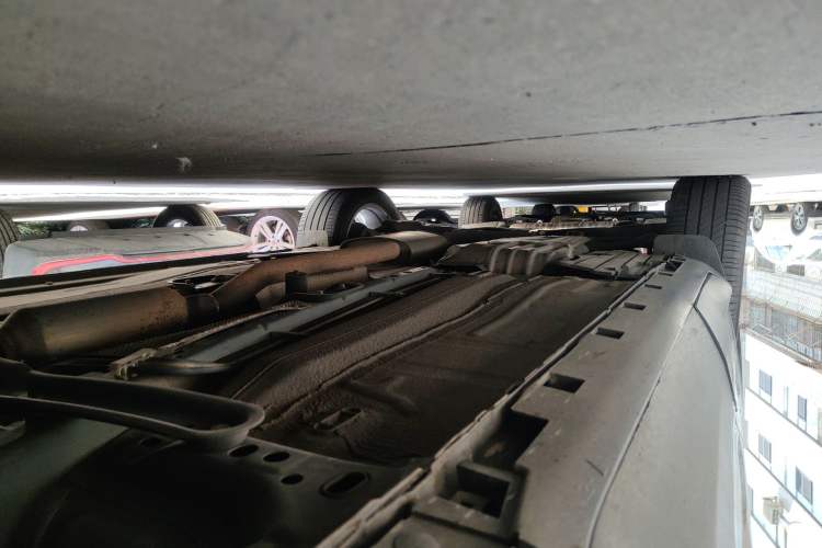 Used Ford Kuga 2015 2.0L GTDi Four-Wheel Drive Elite Model Chassis Front Right