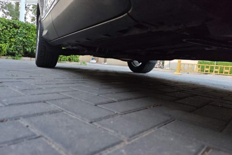 Used Ford Kuga 2015 2.0L GTDi Four-Wheel-Drive Sport Model Chassis Front Right