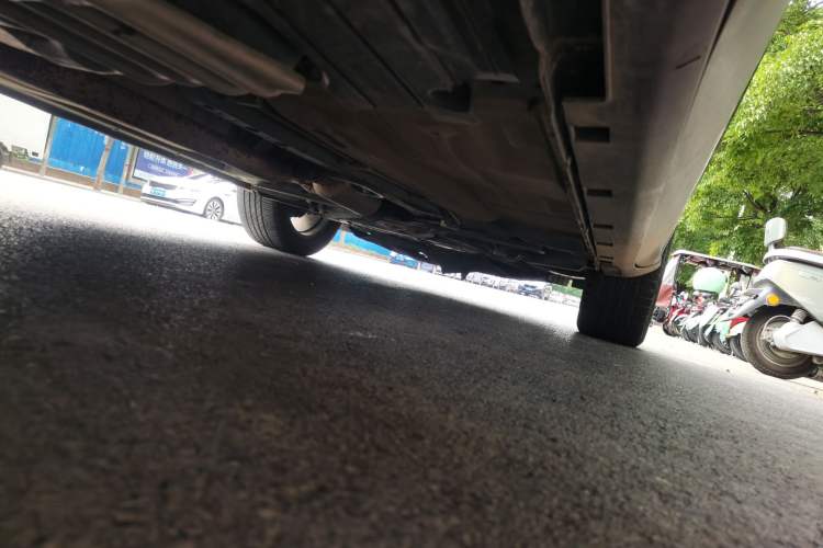 Used Ford Kuga 2015 2.0L GTDi Four-Wheel-Drive Sport Model Chassis Rear Right