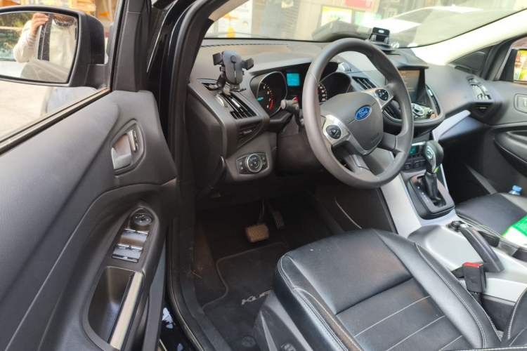 Used Ford Kuga 2015 1.5L GTDi Two-Wheel-Drive Comfort Model Driver Seat