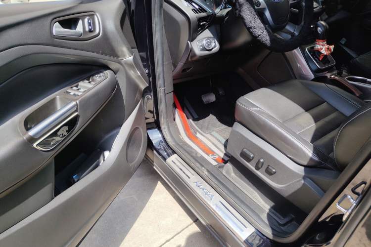Used Ford Kuga 2015 2.0L GTDi Four-Wheel Drive Elite Model Driver Seat