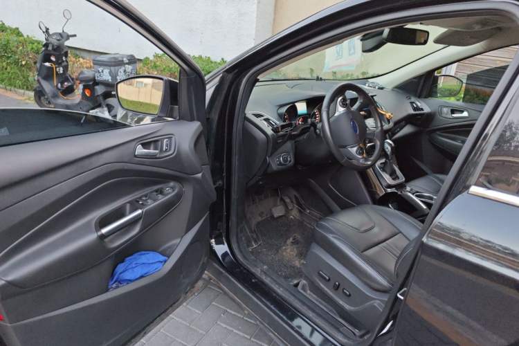 Used Ford Kuga 2015 2.0L GTDi Four-Wheel-Drive Sport Model Driver Seat