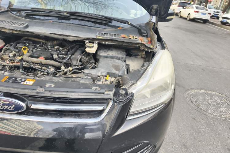 Used Ford Kuga 2015 1.5L GTDi Two-Wheel-Drive Comfort Model Engine Bay Left