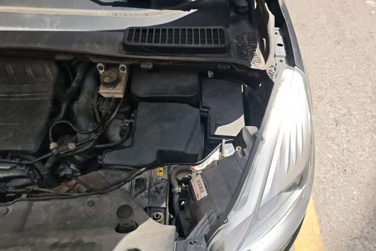 Used Ford Kuga 2015 1.5L GTDi Four-Wheel-Drive Elite Model Engine Bay Left