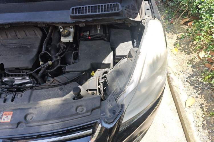Used Ford Kuga 2015 1.5L GTDi Four-Wheel-Drive Elite Model Engine Bay Left