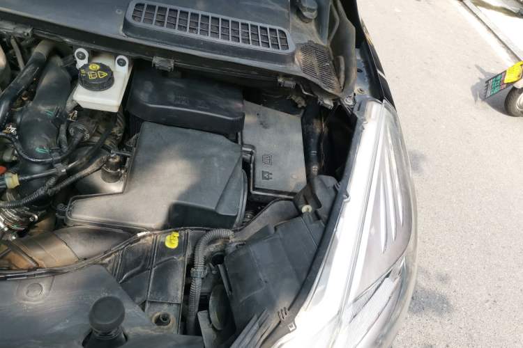 Used Ford Kuga 2015 1.5L GTDi Four-Wheel-Drive Elite Model Engine Bay Left