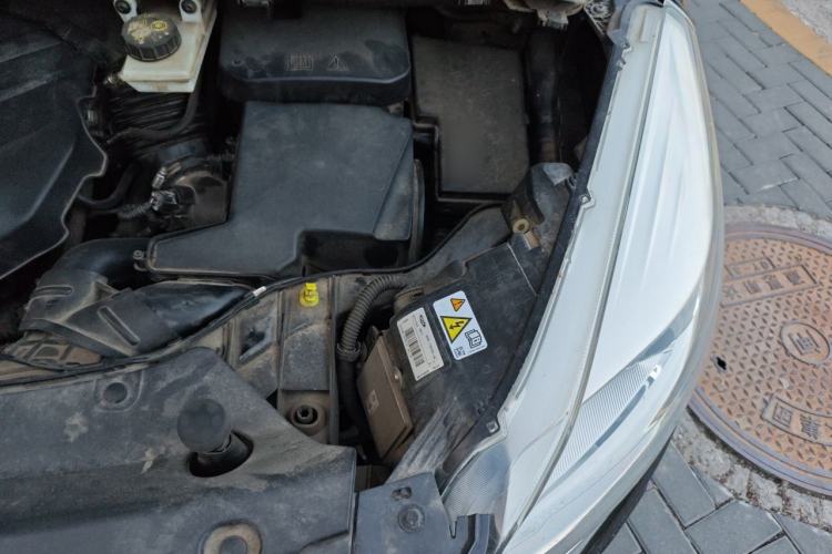 Used Ford Kuga 2015 2.0L GTDi Four-Wheel-Drive Sport Model Engine Bay Left