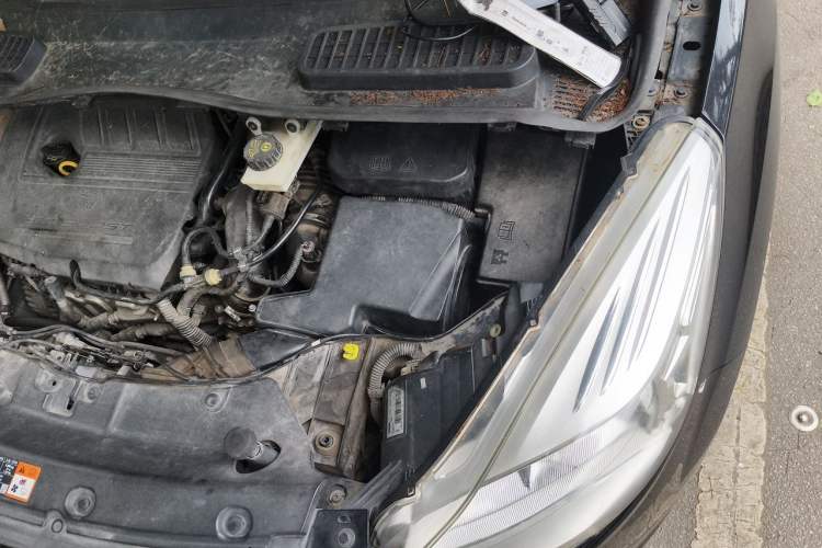 Used Ford Kuga 2015 1.5L GTDi Two-Wheel-Drive Comfort Model Engine Bay Left