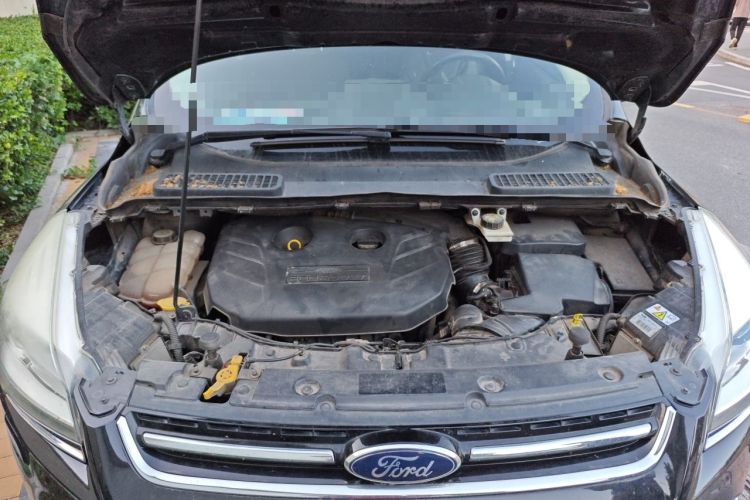 Used Ford Kuga 2015 2.0L GTDi Four-Wheel-Drive Sport Model Engine Bay