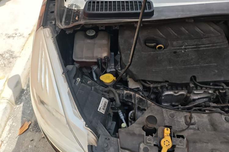 Used Ford Kuga 2015 1.5L GTDi Four-Wheel-Drive Elite Model Engine Bay Right
