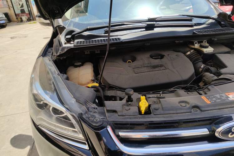 Used Ford Kuga 2015 2.0L GTDi Four-Wheel Drive Elite Model Engine Bay Right