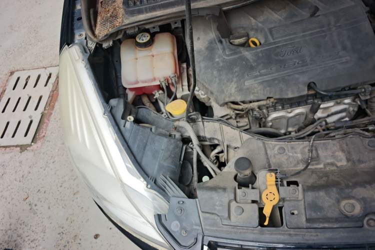 Used Ford Kuga 2015 1.5L GTDi Two-Wheel-Drive Comfort Model Engine Bay Right