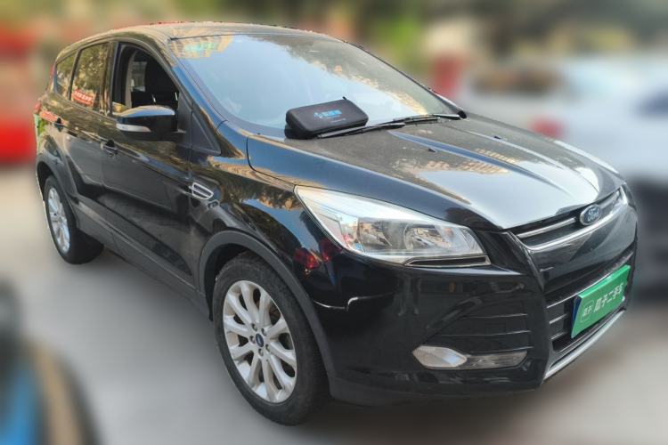 Used Ford Kuga 2015 1.5L GTDi Two-Wheel-Drive Comfort Model Front Right 45 Deg