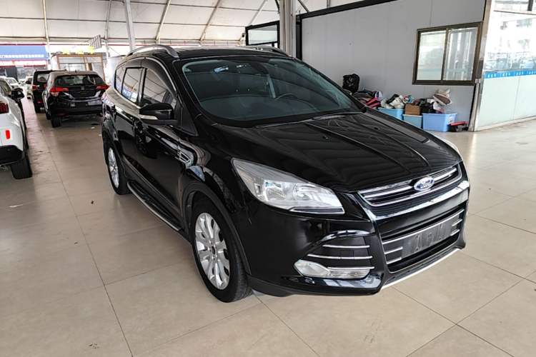 Used Ford Kuga 2015 1.5L GTDi Two-Wheel Drive Fashion Edition Front Right 45 Deg