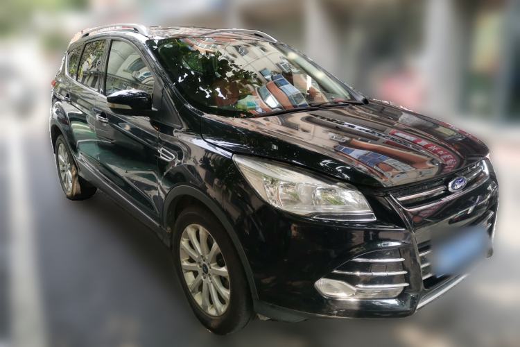 Used Ford Kuga 2015 1.5L GTDi Four-Wheel-Drive Elite Model Front Right 45 Deg