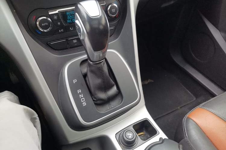 Used Ford Kuga 2015 1.5L GTDi Two-Wheel Drive Fashion Edition Gear Lever