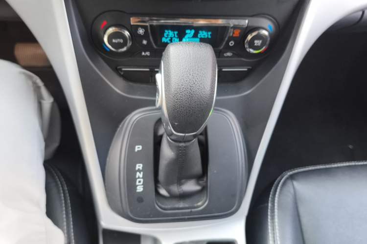 Used Ford Kuga 2015 1.5L GTDi Two-Wheel-Drive Comfort Model Gear Lever