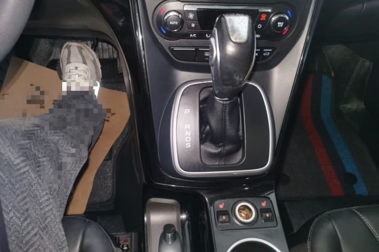 Used Ford Kuga 2015 2.0L GTDi Four-Wheel-Drive Sport Model Gear Lever