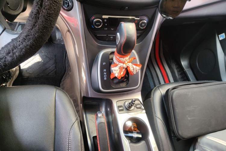 Used Ford Kuga 2015 2.0L GTDi Four-Wheel Drive Elite Model Gear Lever