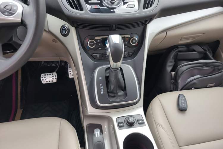 Used Ford Kuga 2015 2.0L GTDi Four-Wheel Drive Prestige Model Gear Lever