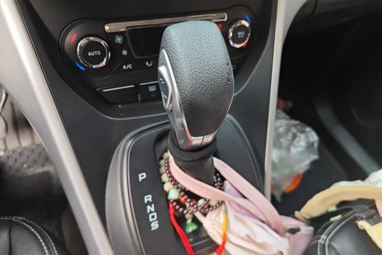 Used Ford Kuga 2015 1.5L GTDi Two-Wheel-Drive Comfort Model Gear Lever