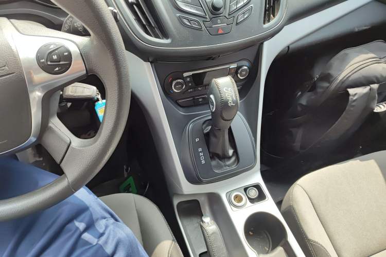 Used Ford Kuga 2015 1.5L GTDi Two-Wheel-Drive Comfort Model Gear Lever