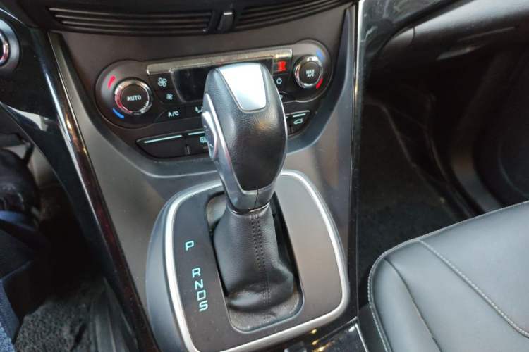 Used Ford Kuga 2015 2.0L GTDi Four-Wheel-Drive Sport Model Gear Lever
