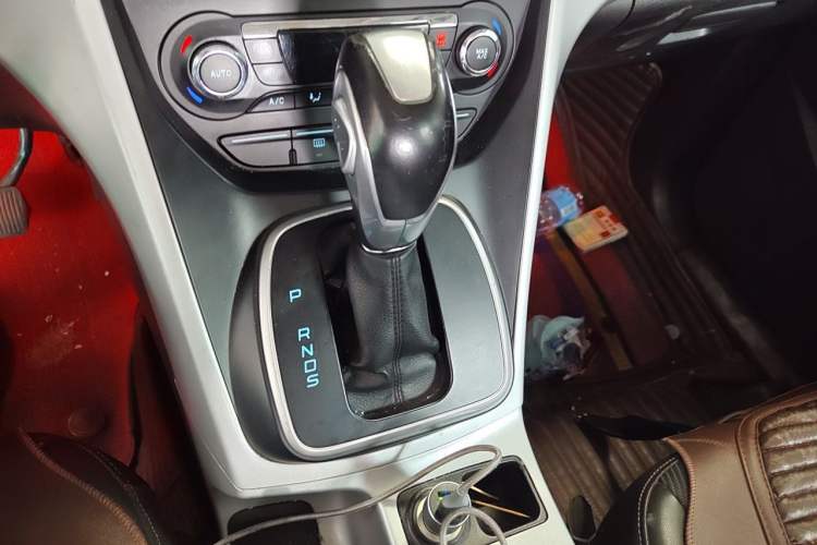 Used Ford Kuga 2015 1.5L GTDi Two-Wheel Drive Fashion Edition Gear Lever