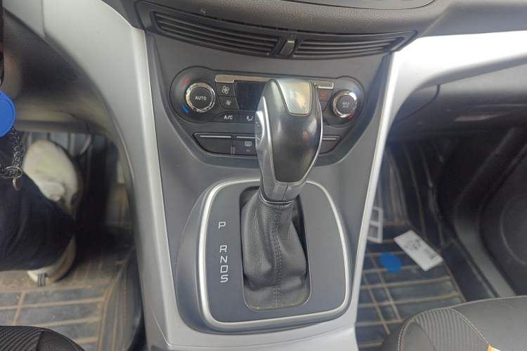 Used Ford Kuga 2015 1.5L GTDi Two-Wheel-Drive Comfort Model Gear Lever
