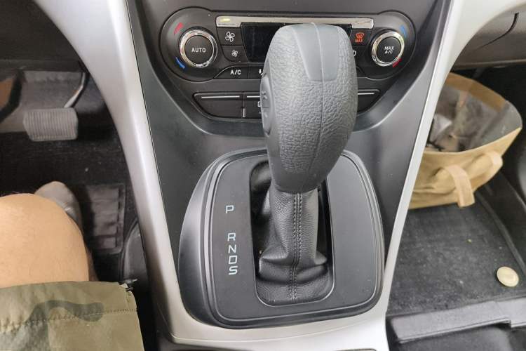 Used Ford Kuga 2015 1.5L GTDi Two-Wheel-Drive Comfort Model Gear Lever