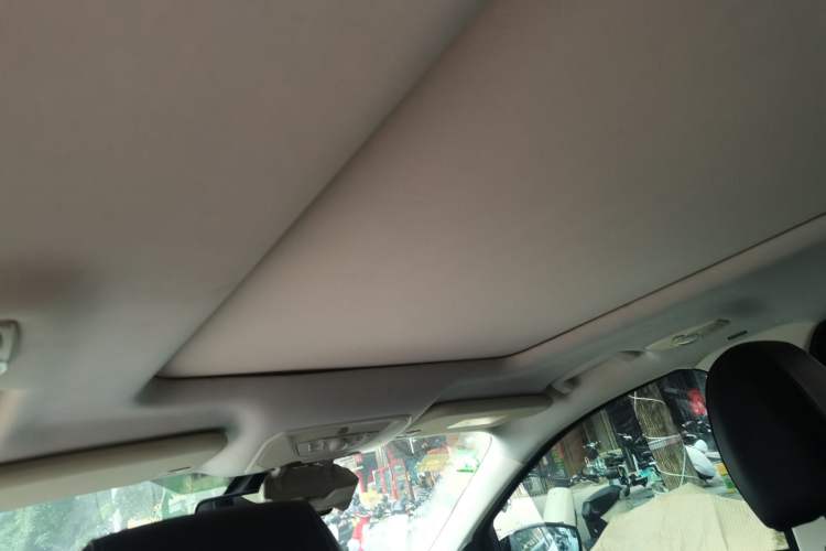 Used Ford Kuga 2015 2.0L GTDi Four-Wheel-Drive Sport Model Headliner
