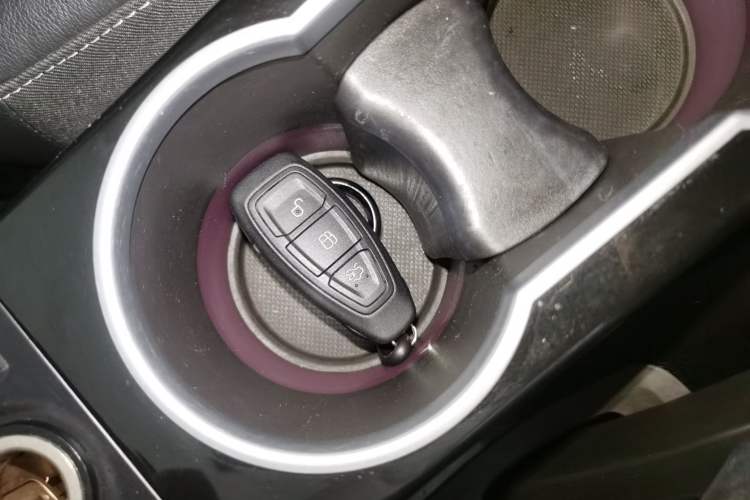 Used Ford Kuga 2015 2.0L GTDi Four-Wheel-Drive Sport Model Interior 1