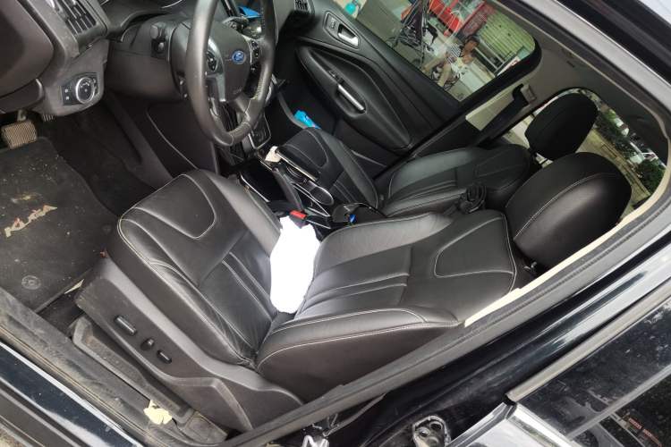 Used Ford Kuga 2015 2.0L GTDi Four-Wheel-Drive Sport Model Left Front Seat