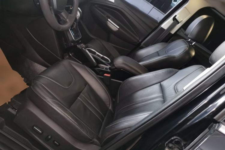 Used Ford Kuga 2015 2.0L GTDi Four-Wheel-Drive Sport Model Left Front Seat