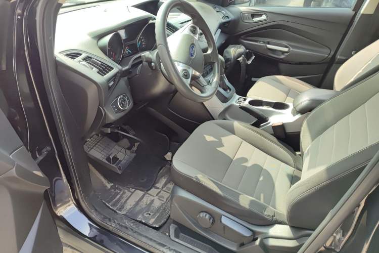 Used Ford Kuga 2015 1.5L GTDi Two-Wheel-Drive Comfort Model Left Front Seat
