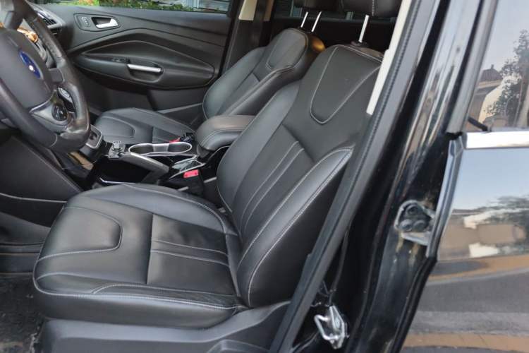 Used Ford Kuga 2015 2.0L GTDi Four-Wheel-Drive Sport Model Left Front Seat