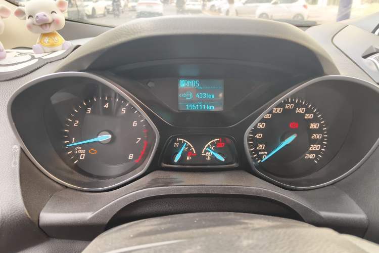 Used Ford Kuga 2015 1.5L GTDi Two-Wheel-Drive Comfort Model Odometer Close Up