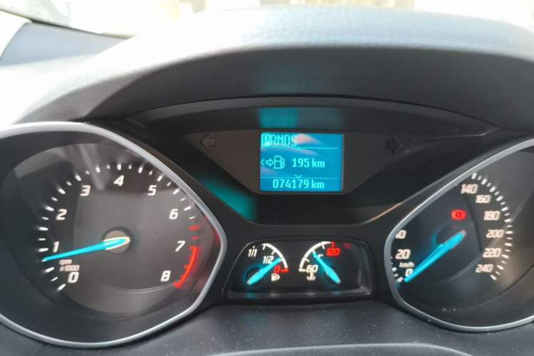 Used Ford Kuga 2015 1.5L GTDi Two-Wheel-Drive Comfort Model Odometer Close Up